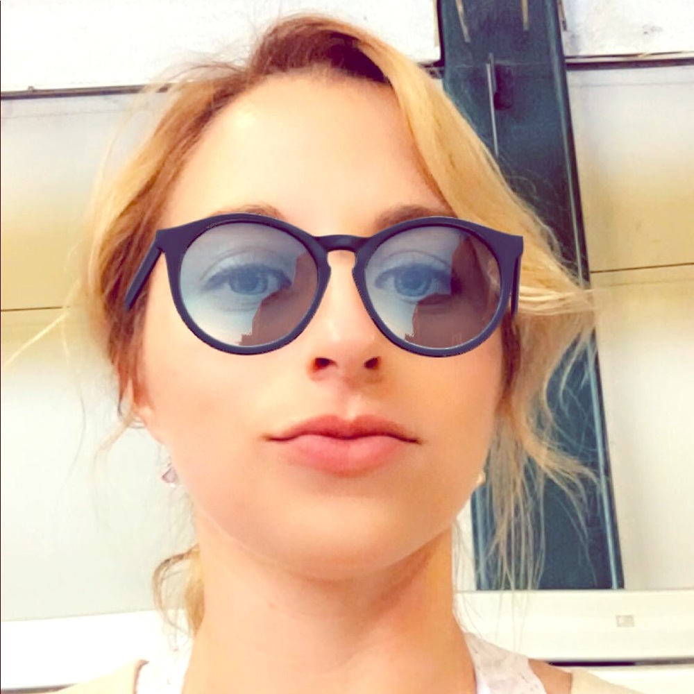 Meet your Posher, Carissa